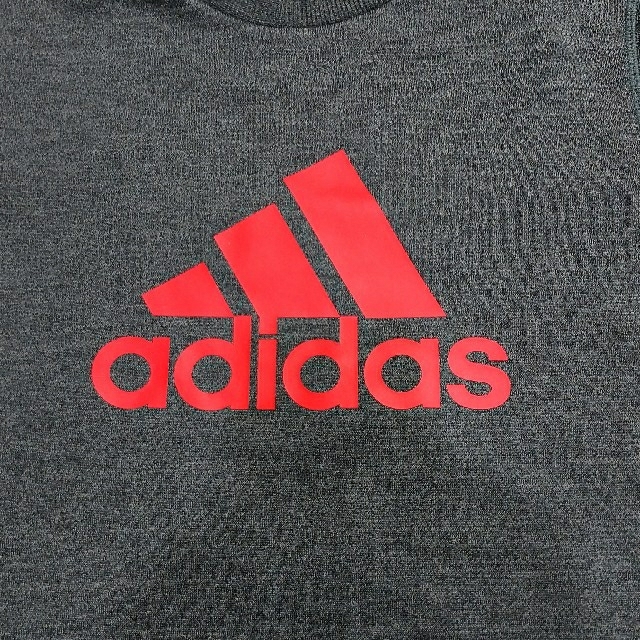 adidas(アディダス)のadidas アディダス トレーナー 130cm キッズ/ベビー/マタニティのキッズ服男の子用(90cm~)(Tシャツ/カットソー)の商品写真