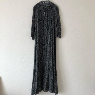 ザラ(ZARA)の新品タグ付きZARA小花柄マキシワンピース黒M(ロングワンピース/マキシワンピース)