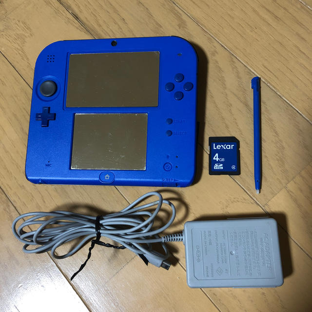 ニンテンドー2DS(ニンテンドー2DS)の任天堂2DSブルー★中古 エンタメ/ホビーのゲームソフト/ゲーム機本体(携帯用ゲーム機本体)の商品写真