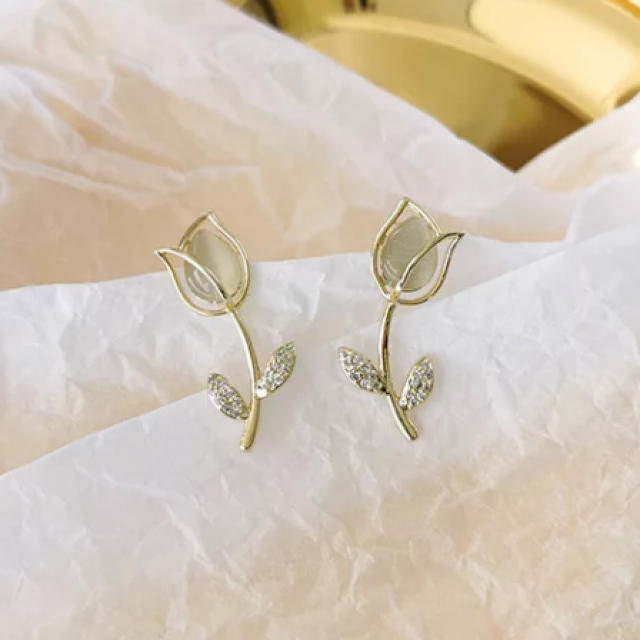 TULIP Pierce ハンドメイドのアクセサリー(ピアス)の商品写真