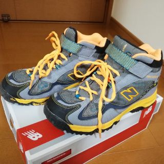 ニューバランス(New Balance)のトレッキングシューズ　23.5cm　ニューバランス　子供用　レディース(登山用品)