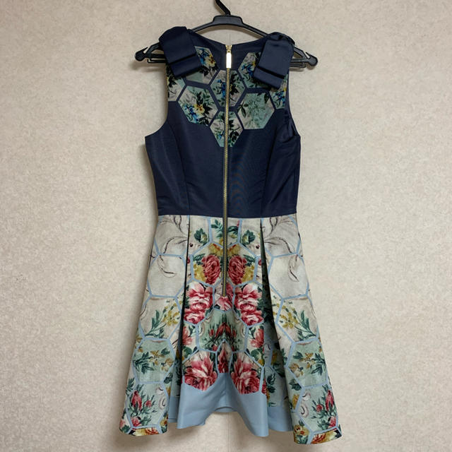 TED BAKER(テッドベイカー)のted baker テッドベーカー / Red Valentino チェスティ レディースのワンピース(ひざ丈ワンピース)の商品写真