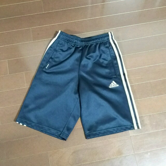 adidas(アディダス)の専用です☺男児ジャージハーフパンツと半袖セット キッズ/ベビー/マタニティのキッズ服男の子用(90cm~)(パンツ/スパッツ)の商品写真