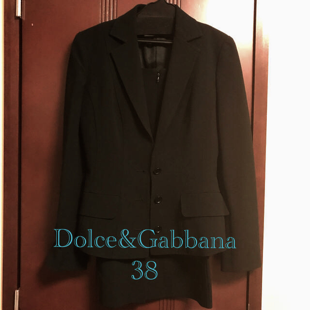 DOLCE&GABBANA(ドルチェアンドガッバーナ)のドルチェ&ガッパーナのブラックスーツ（スカートスーツ） レディースのフォーマル/ドレス(スーツ)の商品写真