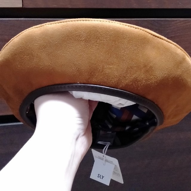 SLY(スライ)のSLY タグ付き!スエードベレー レディースの帽子(ハンチング/ベレー帽)の商品写真
