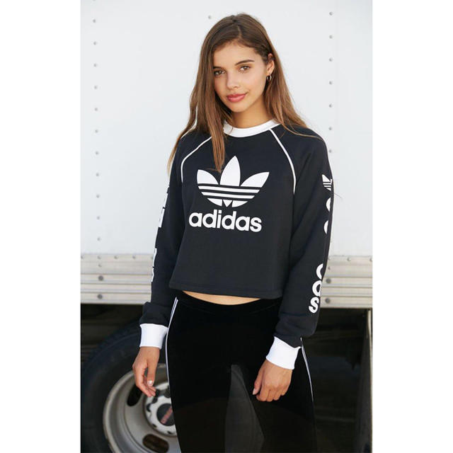 adidas(アディダス)のAdidas アディダス 新品未使用 レディース パーカー Lサイズ レディースのトップス(Tシャツ(半袖/袖なし))の商品写真