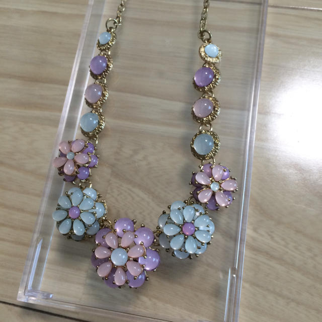 《美品》フラワー ネックレス レディースのアクセサリー(ネックレス)の商品写真