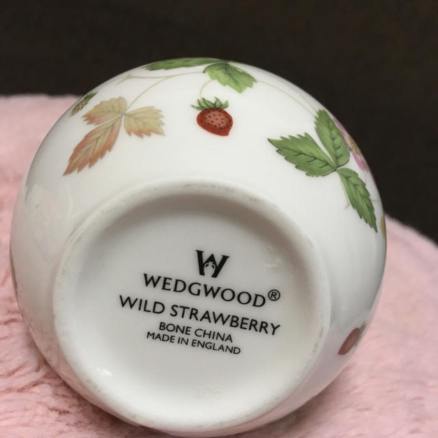 WEDGWOOD(ウェッジウッド)のウエッジウッド　花瓶　ワイルドストロベリー インテリア/住まい/日用品のインテリア小物(花瓶)の商品写真