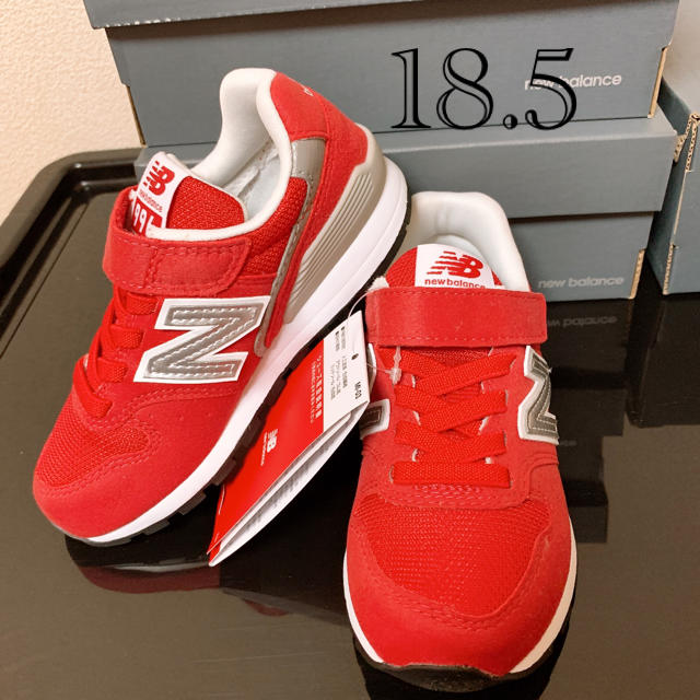 New Balance(ニューバランス)の18.5 新品 ニューバランス スニーカー 996 レッド キッズ  キッズ/ベビー/マタニティのキッズ靴/シューズ(15cm~)(スニーカー)の商品写真