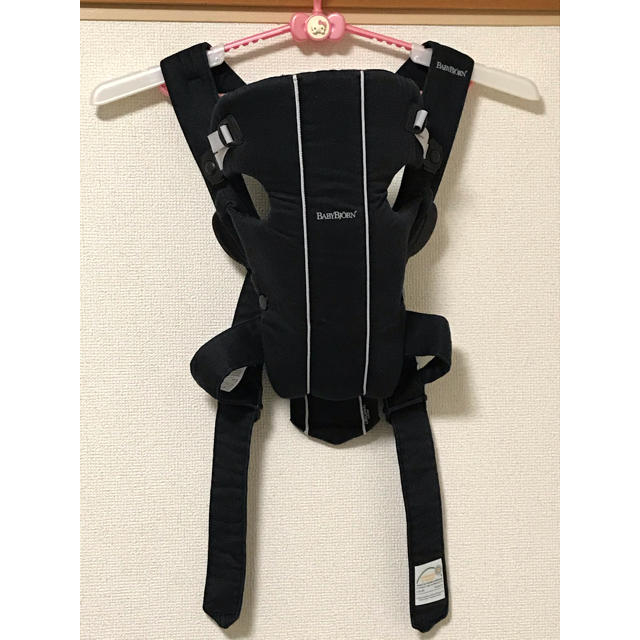 BABYBJORN(ベビービョルン)のBABYBJORN抱っこ紐ベビービョルン☆新生児☆コットンオリジナルブラック☆ キッズ/ベビー/マタニティの外出/移動用品(抱っこひも/おんぶひも)の商品写真