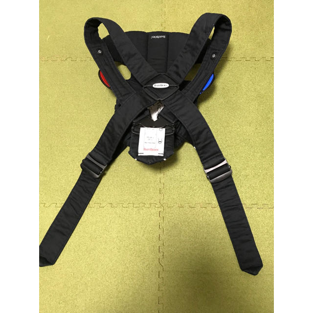 BABYBJORN(ベビービョルン)のBABYBJORN抱っこ紐ベビービョルン☆新生児☆コットンオリジナルブラック☆ キッズ/ベビー/マタニティの外出/移動用品(抱っこひも/おんぶひも)の商品写真