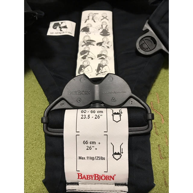 BABYBJORN(ベビービョルン)のBABYBJORN抱っこ紐ベビービョルン☆新生児☆コットンオリジナルブラック☆ キッズ/ベビー/マタニティの外出/移動用品(抱っこひも/おんぶひも)の商品写真