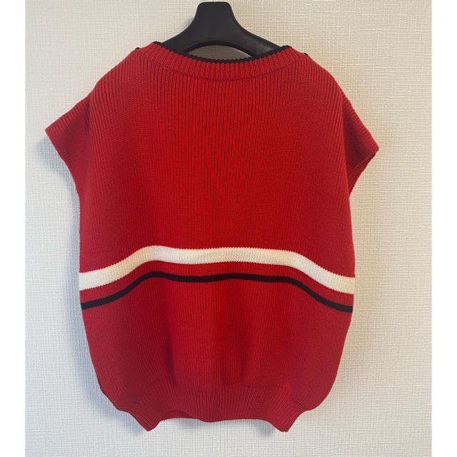 JOHN LAWRENCE SULLIVAN(ジョンローレンスサリバン)の値下げ中  CMMN SWDN RED TOM KNITTED VEST メンズのトップス(ニット/セーター)の商品写真