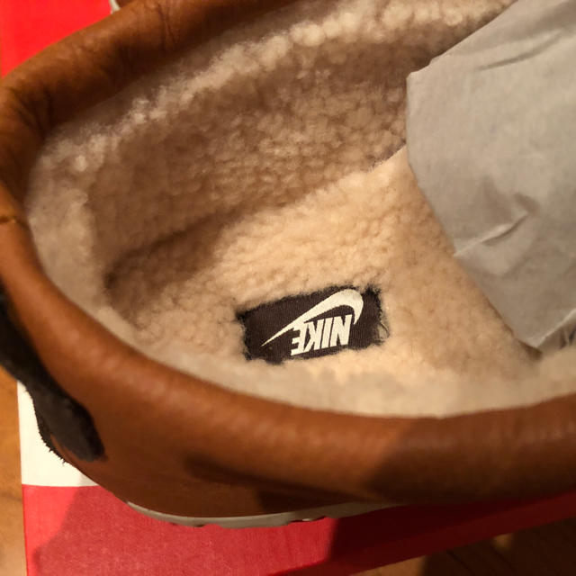 NIKE(ナイキ)の28cm nike air moc bomber レザー　ボア　茶色 メンズの靴/シューズ(スニーカー)の商品写真