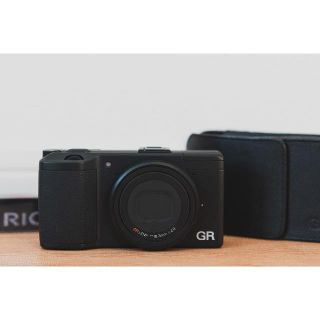 リコー(RICOH)のRICOH GR APSーC 極美品　シャッター数1395(コンパクトデジタルカメラ)