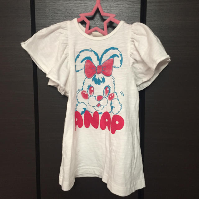 ANAP Kids(アナップキッズ)のANAP 肩フリル白チュニックワンピ キッズ/ベビー/マタニティのキッズ服女の子用(90cm~)(Tシャツ/カットソー)の商品写真