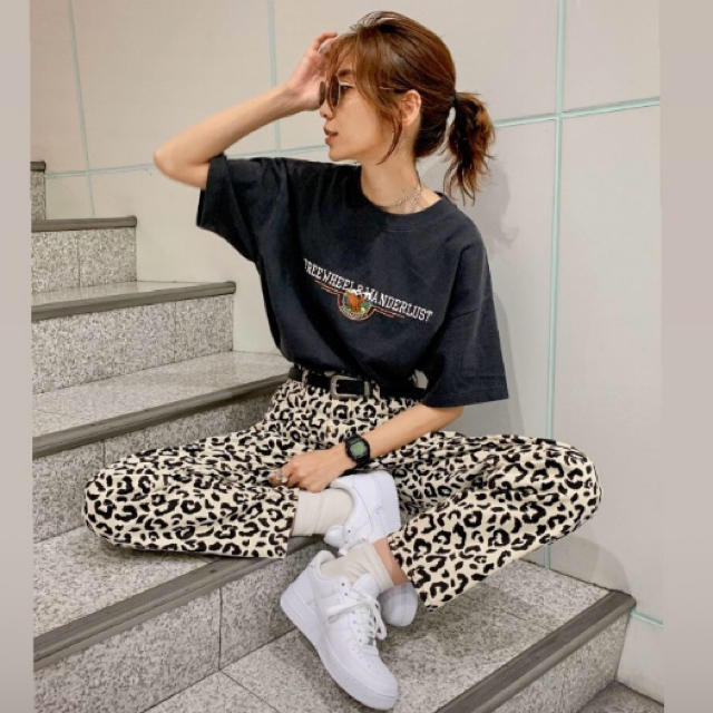 moussy(マウジー)のMOUSSY今季完売♡LEOPARD WIDE パンツ♡レオパードパンツ新品 レディースのパンツ(カジュアルパンツ)の商品写真