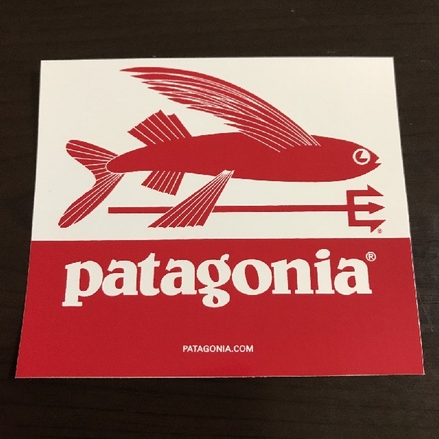 patagonia(パタゴニア)の(縦7.6cm横8.9cm)patagonia 公式ステッカー スポーツ/アウトドアのアウトドア(その他)の商品写真