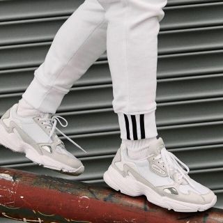 アディダス(adidas)の[ADIDASFLCN W] アディダスオリジナルス(スニーカー)