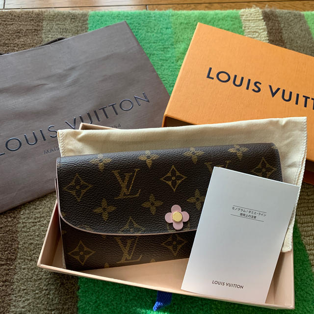 LOUIS VUITTON(ルイヴィトン)のルイビィトンLVフラワーピンク難ありポルトフォイユ・エミリー レディースのファッション小物(財布)の商品写真