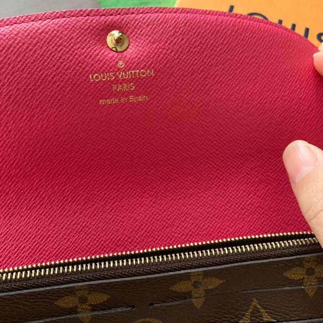 LOUIS VUITTON(ルイヴィトン)のルイビィトンLVフラワーピンク難ありポルトフォイユ・エミリー レディースのファッション小物(財布)の商品写真