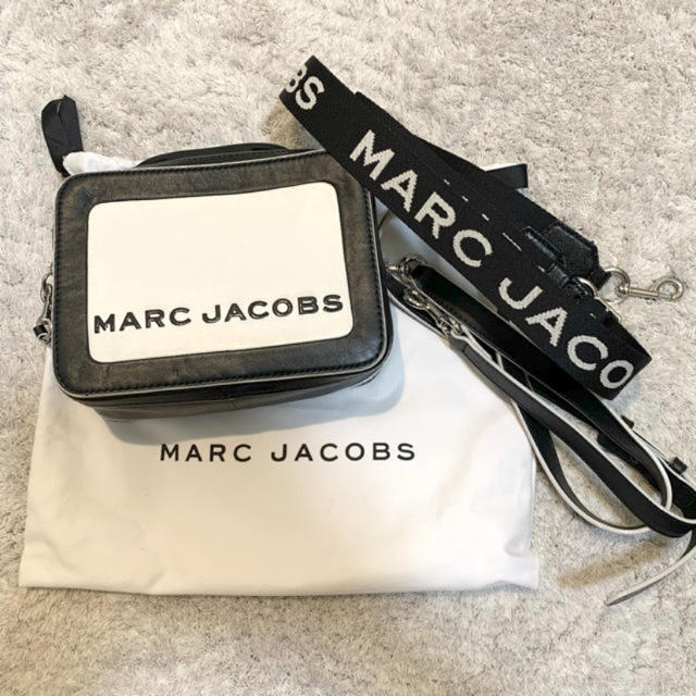 MARC JACOBS ショルダーバッグ　ロゴストラップ付き