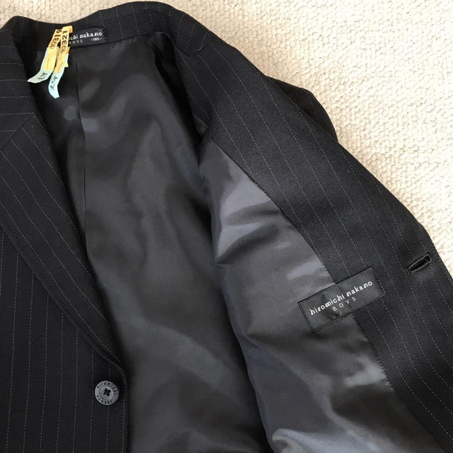 HIROMICHI NAKANO(ヒロミチナカノ)のスーツ　ボーイズ　165cm ブラック×グレーステッチ キッズ/ベビー/マタニティのキッズ服男の子用(90cm~)(ジャケット/上着)の商品写真