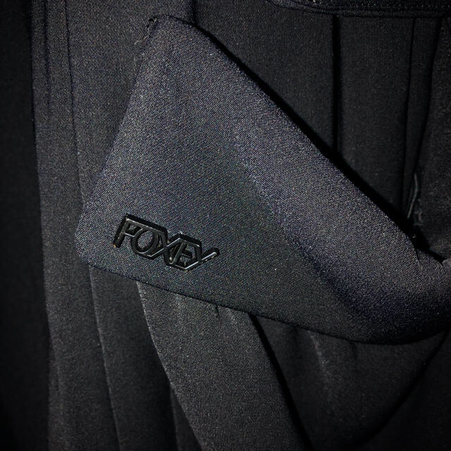 FOXEY(フォクシー)のらくみみ様ご専用　FOXEY コート　ブラック レディースのジャケット/アウター(ダウンコート)の商品写真