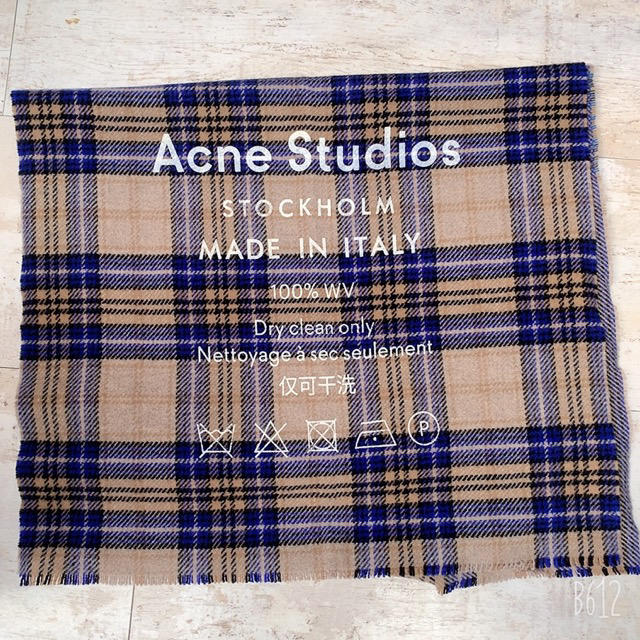 ACNE(アクネ)のAcne Studios ロゴチェックストールオートミールベージュ×ブルー  レディースのファッション小物(マフラー/ショール)の商品写真