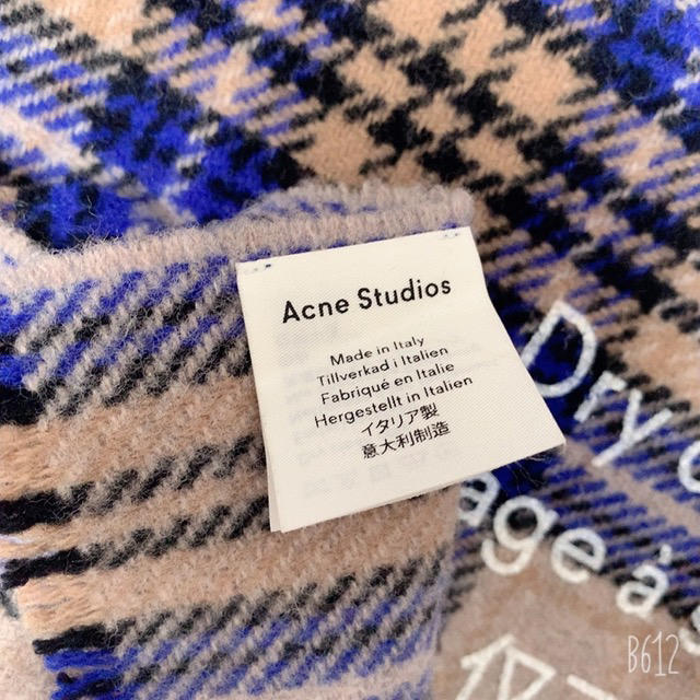 ACNE(アクネ)のAcne Studios ロゴチェックストールオートミールベージュ×ブルー  レディースのファッション小物(マフラー/ショール)の商品写真