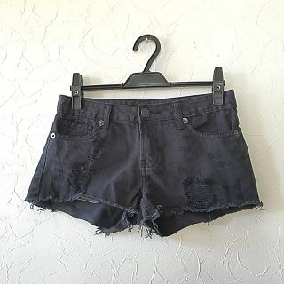 イング(INGNI)の★INGNI 黒ダメージデニムパンツ★(ショートパンツ)