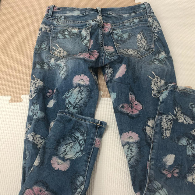 GAP Kids(ギャップキッズ)のGAP バタフライ柄　スキニーパンツ　デニム　140cm キッズ/ベビー/マタニティのキッズ服女の子用(90cm~)(パンツ/スパッツ)の商品写真