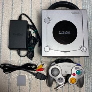 ニンテンドーゲームキューブ(ニンテンドーゲームキューブ)の【メンテ清掃済み】ゲームキューブ シルバー メモリー59 純正コントローラー付き(家庭用ゲーム機本体)