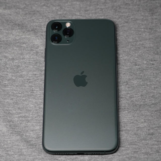 iPhone(アイフォーン)のiPhone 11 Pro Max ミッドナイトグリーン 256 GB スマホ/家電/カメラのスマートフォン/携帯電話(スマートフォン本体)の商品写真