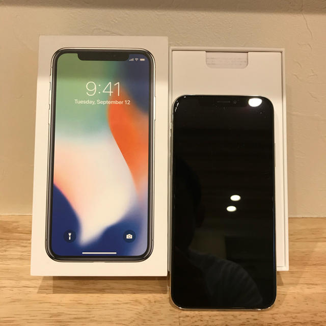 iPhone 8 シルバー 64 GB バッテリー最大容量100%