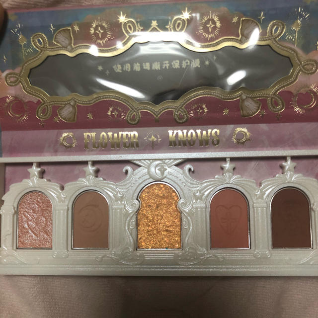 colourpop(カラーポップ)のフラワーノーズ ユニコーン アイシャドウパレット コスメ/美容のベースメイク/化粧品(アイシャドウ)の商品写真