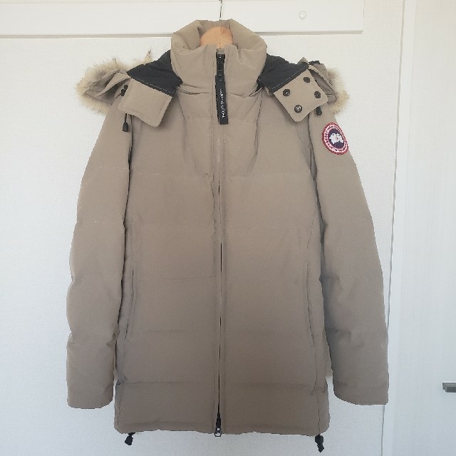 CANADA GOOSE(カナダグース)のカナダグース　ベルビル　ベージュ レディースのジャケット/アウター(ダウンジャケット)の商品写真