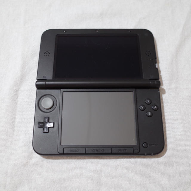 ニンテンドー3DS(ニンテンドー3DS)のNINTENDO 3DS LL 本体＋カセット3つおまけ付 エンタメ/ホビーのゲームソフト/ゲーム機本体(携帯用ゲーム機本体)の商品写真