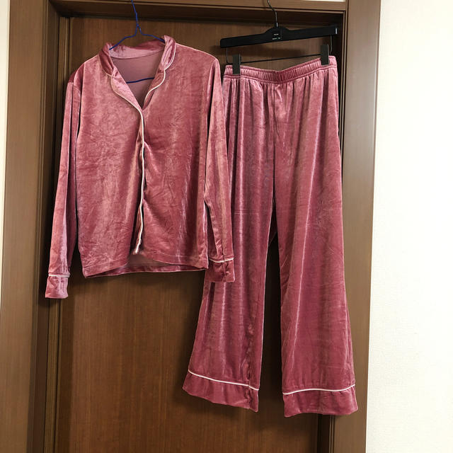 GU(ジーユー)のGU ピンク　ベロア　パジャマ レディースのルームウェア/パジャマ(パジャマ)の商品写真