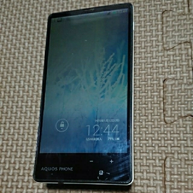 AQUOS(アクオス)の中古 ソフトバンク303SH スマホ/家電/カメラのスマートフォン/携帯電話(スマートフォン本体)の商品写真