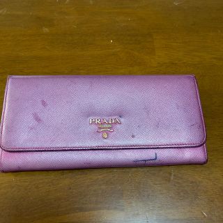 PRADA(財布 ・ パープル/紫色系)のフリマアイテム一覧 PRADA(財布 ・ パープル/紫色系)のフリマアイテム一覧