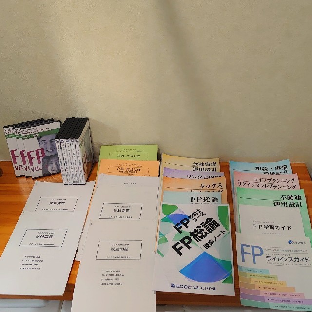 FP2級FP3級ECCテキストとDVDと過去問セット。ファイナンシャル