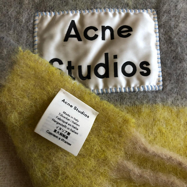 Acne Studios大判ストール値下げ中