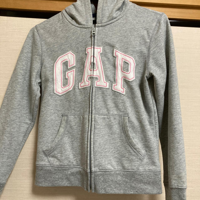 GAP Kids(ギャップキッズ)のGAP  女児  裏起毛パーカー キッズ/ベビー/マタニティのキッズ服女の子用(90cm~)(ジャケット/上着)の商品写真