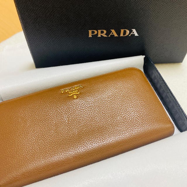 PRADA(プラダ)の【お値下げ】PRADA 長財布【ラウンドファスナー】 レディースのファッション小物(財布)の商品写真