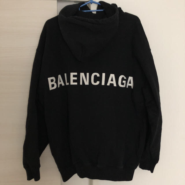Balenciaga(バレンシアガ)のバレンシアガ　バックロゴ　パーカー メンズのトップス(パーカー)の商品写真
