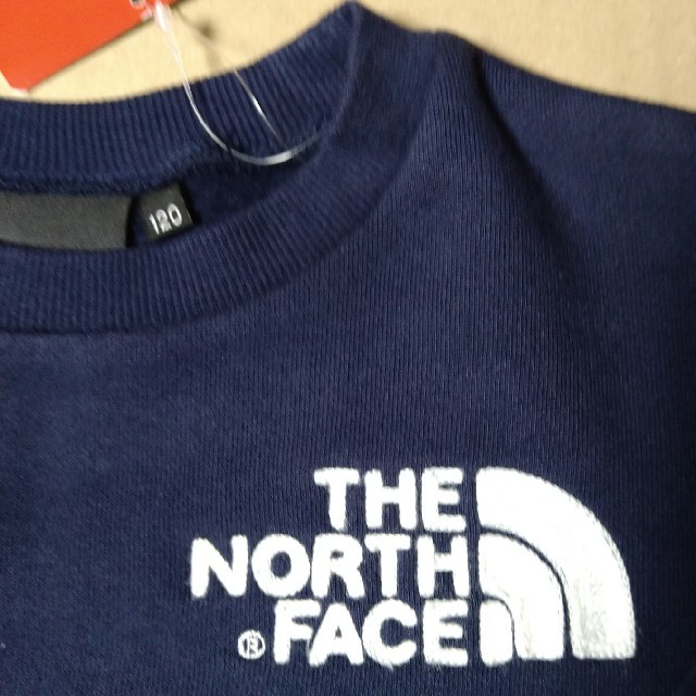 THE NORTH FACE(ザノースフェイス)の【新品】THE NORTH FACE ノースフェイス　トレーナー　120　キッズ キッズ/ベビー/マタニティのキッズ服男の子用(90cm~)(Tシャツ/カットソー)の商品写真