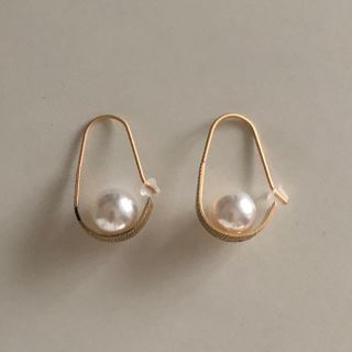 プラージュ(Plage)の軽い~ 小柄 パール デザイン 135 ピアス(ピアス)