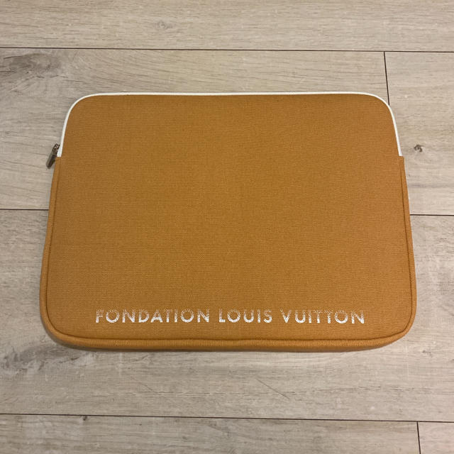 LOUIS VUITTON(ルイヴィトン)の新品 ファンダシオン ルイヴィトン 美術館 パリ限定 パソコンケース  レディースのファッション小物(その他)の商品写真