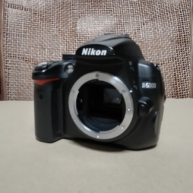 NIKON  D5000  ボディ  ★ショット数  1147 回 1